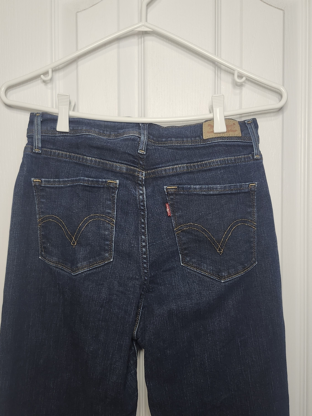 Levi's 512 Perfectly Slimming Boot-Cut Women's Jeans in Dark Wash Size W28-L32 - Picture 7 of 9